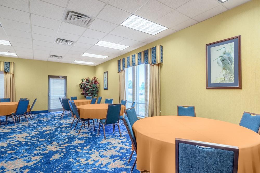 Holiday Inn Express Cambridge By Ihg Exteriör bild