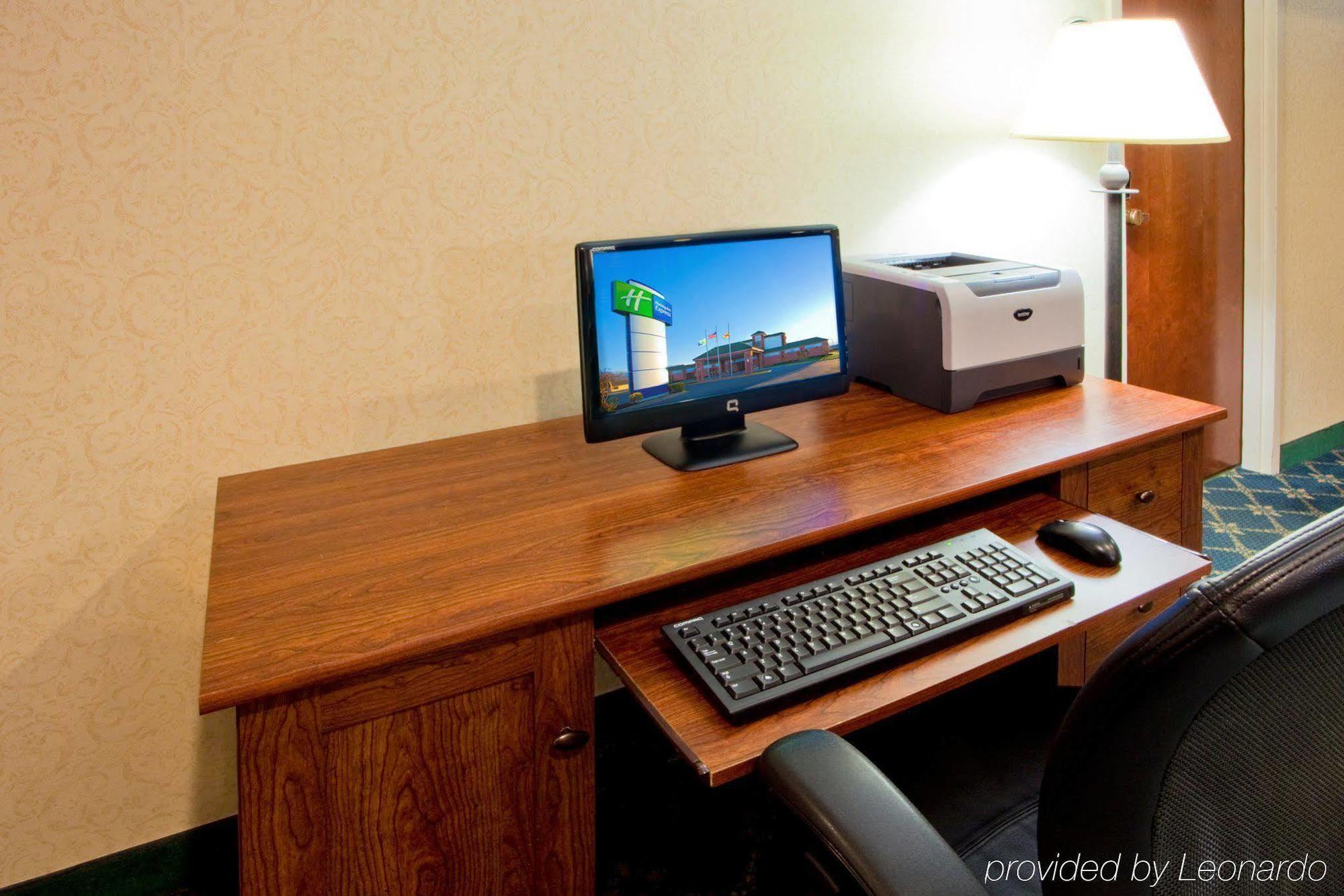 Holiday Inn Express Cambridge By Ihg Exteriör bild